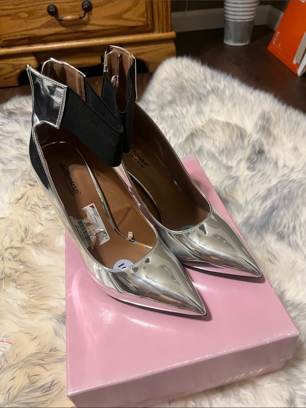 BRAND NEW Dollhouse Silver Pointed-Toe Ankle Pump with Black Elastic Heel